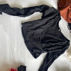 Cute black longsleeve crop